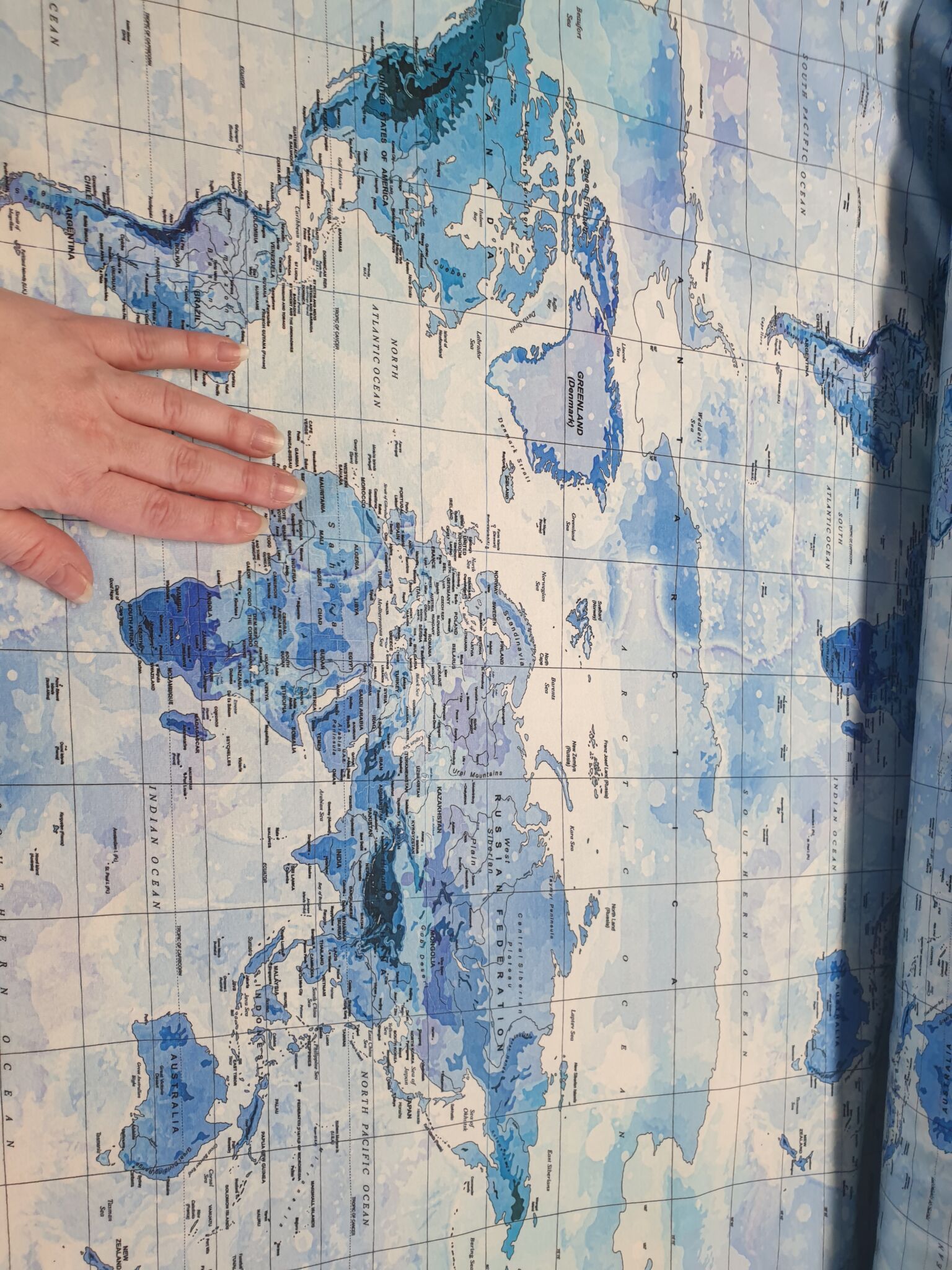 Sommerisoli med verdenskort- blå MaggiKa